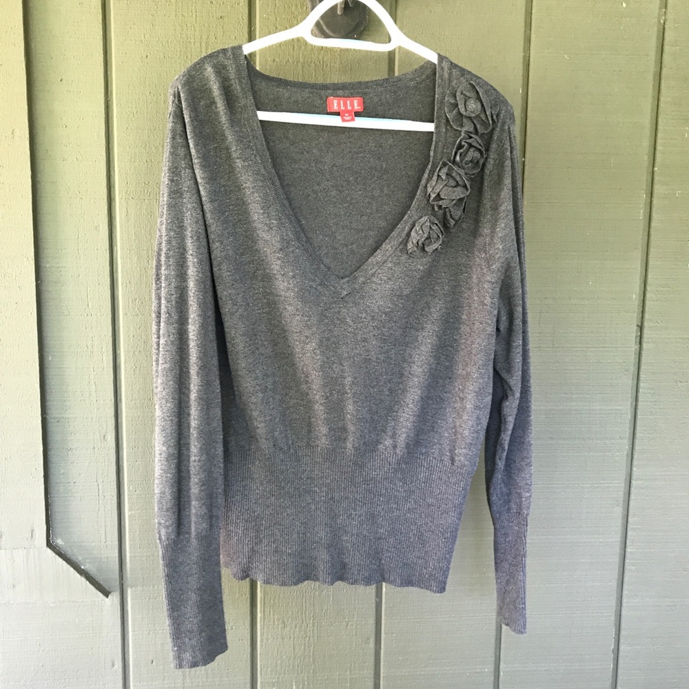 Grey slimming flower detailed sweater